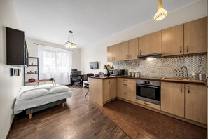 Desk, iron/ironing board, free WiFi, bed sheets - Warsaw Włochy Studio with Workspace - by Rentujemy (Warszawa)