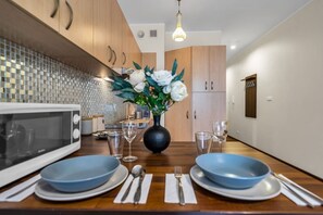 Dining - Warsaw Włochy Studio with Workspace - by Rentujemy (Warszawa)