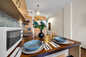 Dining - Warsaw Włochy Studio with Workspace - by Rentujemy (Warszawa)