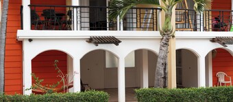 Stunning 3-Bedroom Villa with Pool, AC, and WiFi, steps from Flic en Flac Beach!