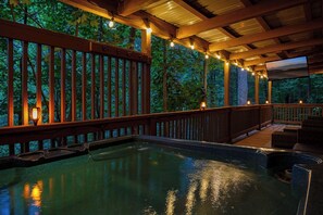 Outdoor spa tub - Epic Lights~Secluded~Fire Pit~Hot Tub~Dog Allowed (Sevierville)