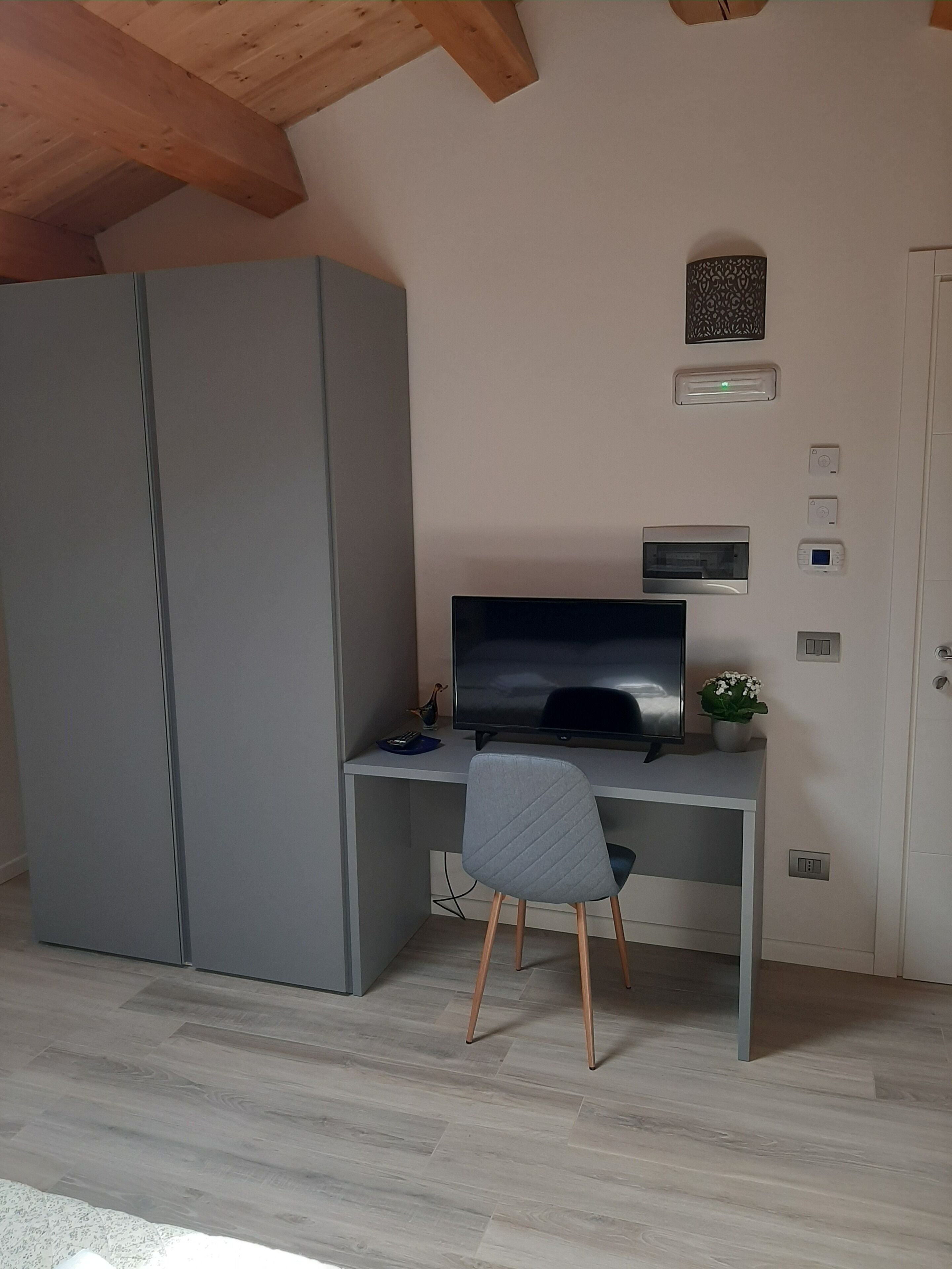 Comfort Double Room, 1 Queen Bed, Roll-in Shower | Frette Italian sheets, premium bedding, down comforters