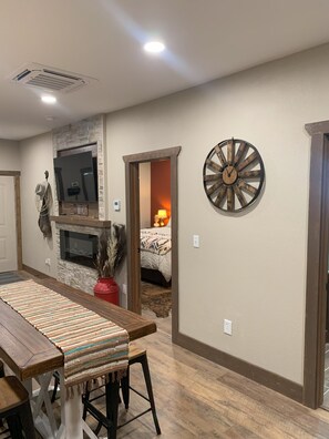 Dining - Rustic Roost - Cozy Cottage near downtown El Dorado, KS (El Dorado)