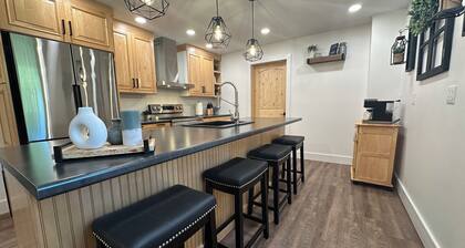 NEW! 3-bed farmhouse in Duncansville w AC, WiFi. Close to Blue Knob Ski Resort