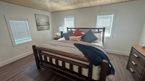 3 Schlafzimmer, Schreibtisch, Bügeleisen/Bügelbrett, Reisekinderbett