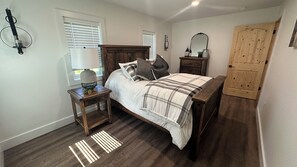 3 bedrooms, desk, iron/ironing board, travel crib