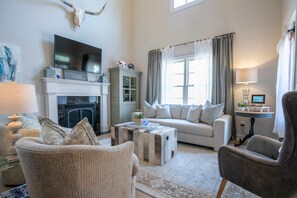TV, fireplace