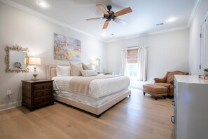 4 bedrooms, iron/ironing board, Internet, bed sheets