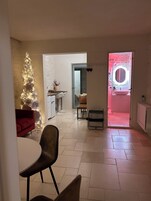 Deluxe Suite, Private Bathroom, Courtyard View | Living area | 43-inch Smart TV with satellite channels