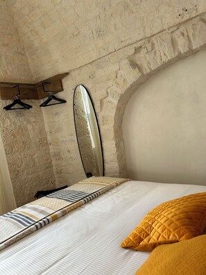Deluxe Suite, Private Bathroom, Courtyard View | Egyptian cotton sheets, premium bedding, down comforters - Montesanto 60 Suite & Relax Alberobello (Alberobello)