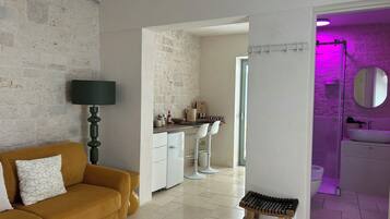 Deluxe Suite, Private Bathroom, Courtyard View | Living area | 43-inch Smart TV with satellite channels