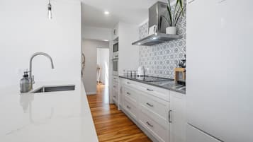 Fridge, microwave, dishwasher, coffee/tea maker