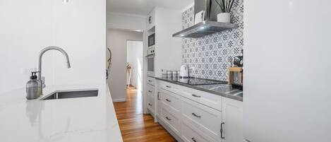 Kühlschrank, Mikrowelle, Geschirrspüler