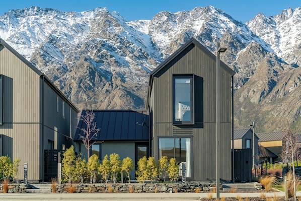 Exterior - A Remarkable Retreat - Queenstown Holiday Home (Queenstown)