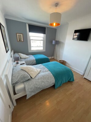 4 chambres, fer et planche à repasser, Wi-Fi, draps fournis