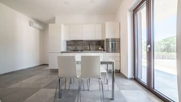 Frigorifero, forno, piano cottura, lavastoviglie