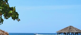 Tranquil Bungalow In Gated Beach Resort Community. Pool, Restaurant, Dive Shop
