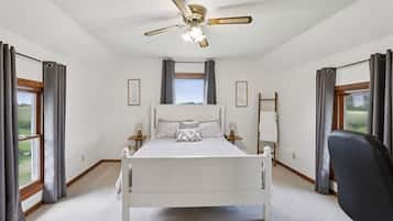 2 bedrooms, in-room safe, desk, iron/ironing board