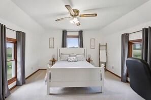 2 Schlafzimmer, Zimmersafe, Schreibtisch, Bügeleisen/Bügelbrett