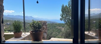 Detached comfortable stone house with wonderful views 10 min from the sea