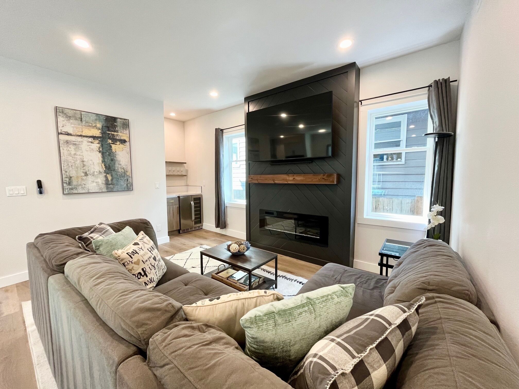 Smart TV, fireplace