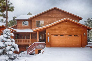 Exterior - Family friendly 🐻 Lazy Bear Lodge 🐻 20 guests 🌲Walk  to Woodland Lake 🌲 (Pinetop-Lakeside)