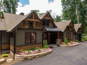 Exterior - On Mountain Time at Eagles Nest (Banner Elk)