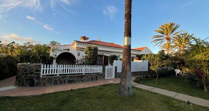 Bungalow con Césped Privado y Piscina de Agua Salada. En Maspalomas, GC!