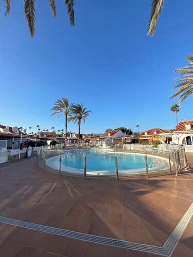Bungalow con Césped Privado y Piscina de Agua Salada. En Maspalomas, GC!