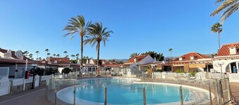 Bungalow con Césped Privado y Piscina de Agua Salada. En Maspalomas, GC!