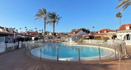 Bungalow con Césped Privado y Piscina de Agua Salada. En Maspalomas, GC!