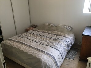 1 quarto, Wi-Fi de cortesia, roupa de cama