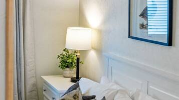 3 bedrooms, desk, iron/ironing board, travel cot