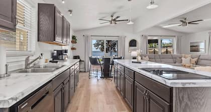 LAKE FRONT! Kayaks&Paddleboards