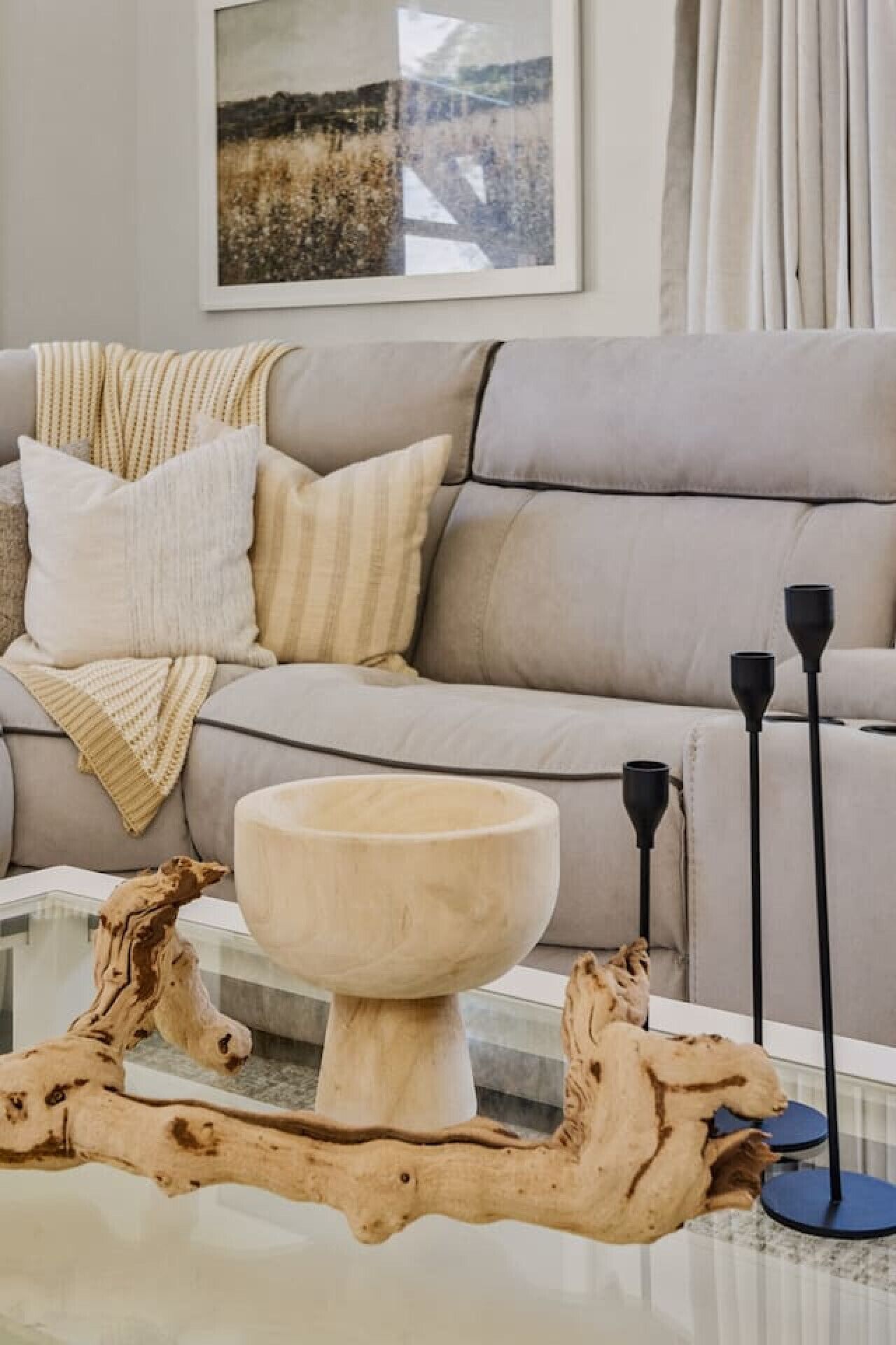 智能电视、壁炉、书