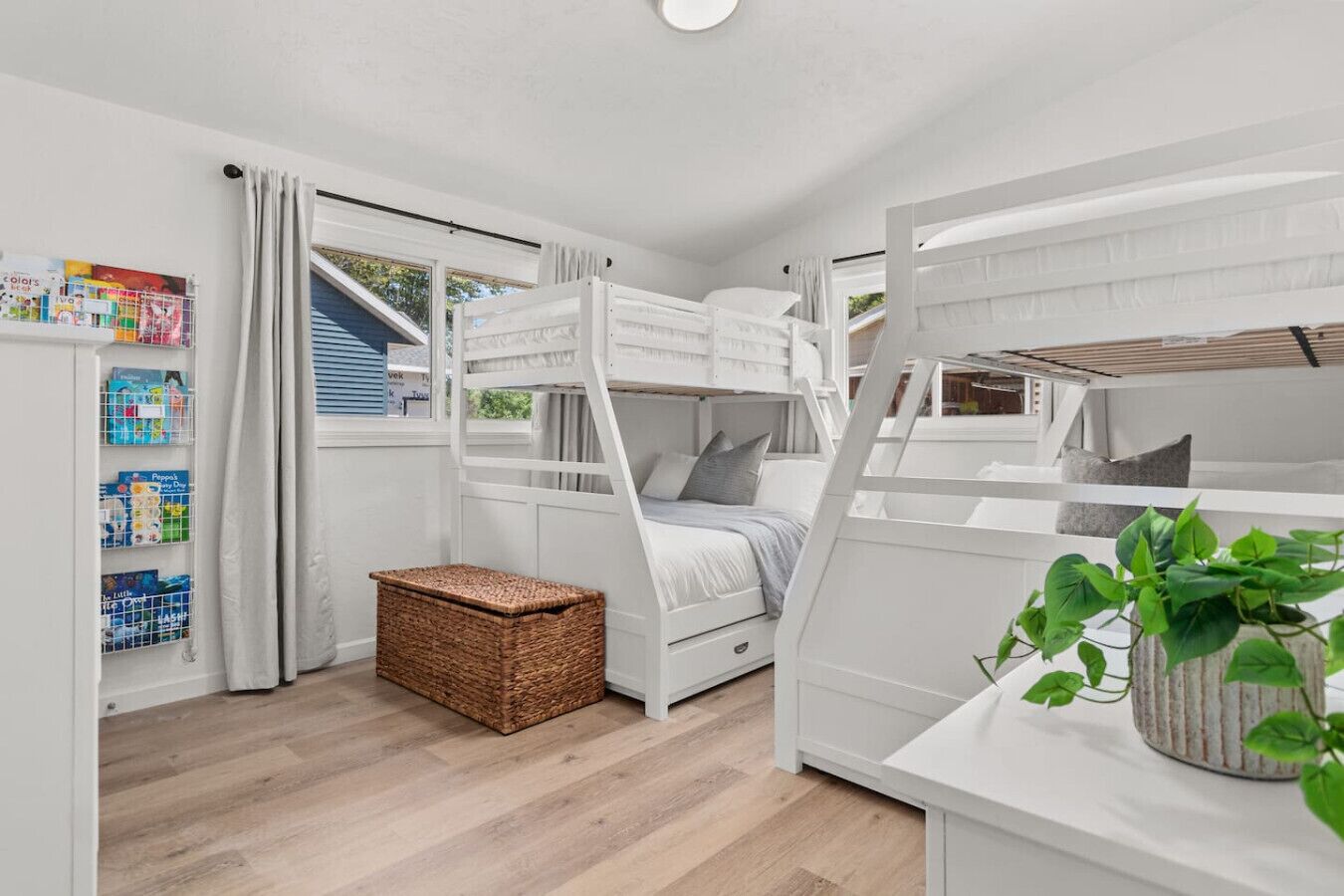 3 bedrooms, desk, iron/ironing board, travel cot