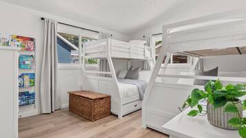 3 bedrooms, desk, iron/ironing board, travel cot