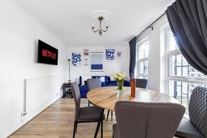 Dining - 3-Bed Stylish Garden House, Haggerston, Parking (Greater London)