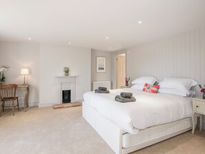 8 bedrooms, free WiFi, bed sheets