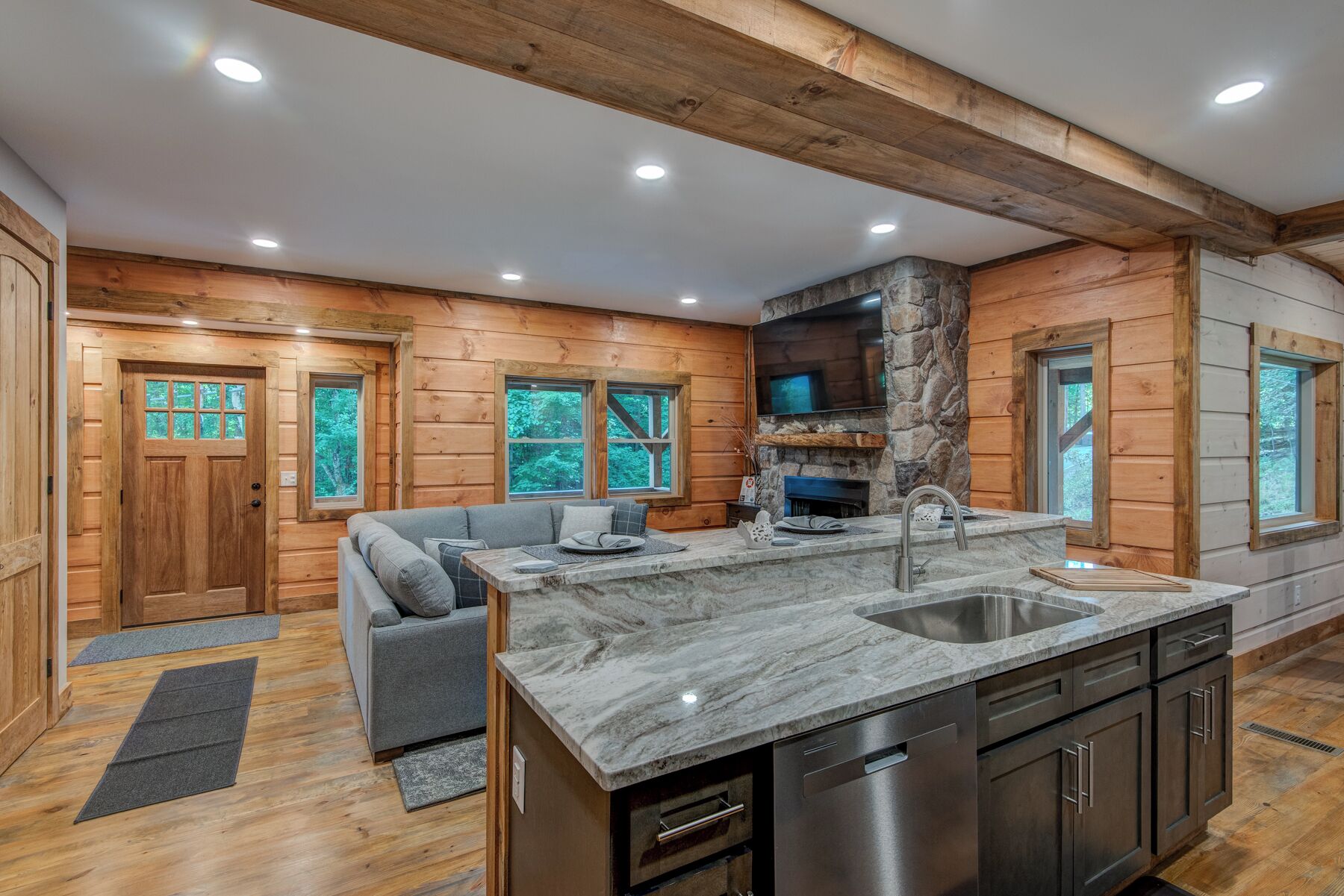 Cabaña, varias camas, hidromasaje, vista a la montaña (Pine Ridge Paradise) | Interior