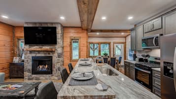 Cabin, Multiple Beds, Hot Tub, Mountain View (Pine Ridge Paradise) | Private kitchen | Fridge, microwave, oven, stovetop