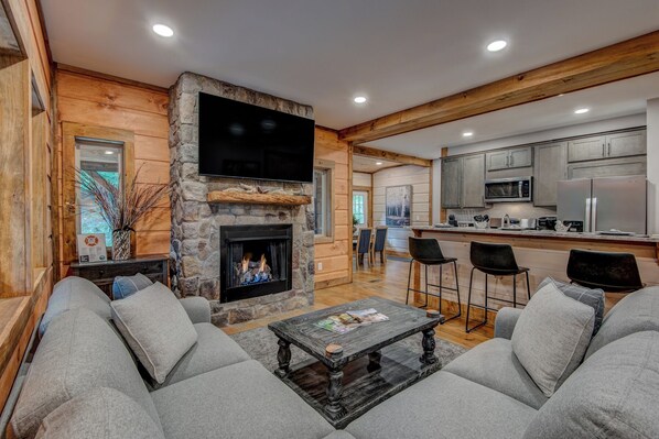 Cabin, Multiple Beds, Hot Tub, Mountain View (Pine Ridge Paradise) | Living area