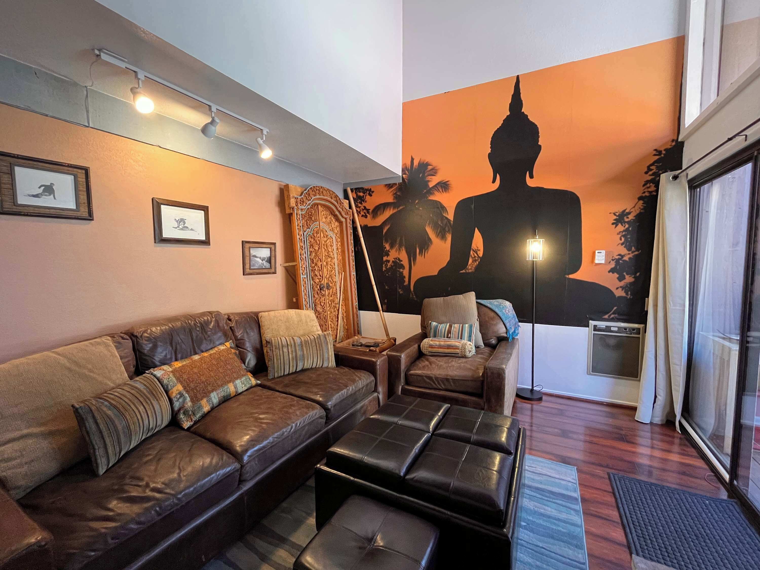 Televisio, takka, työhuone