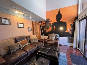 Televisión, chimenea, oficina