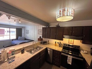 Refrigerador, microondas, horno, placa de cocina