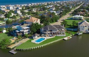 A residential area with houses, a dock, and a swimming pool. - A World Away- 6 bedrooms, Bayfront, Pool, Hot Tub, Dock (Virginia Beach)