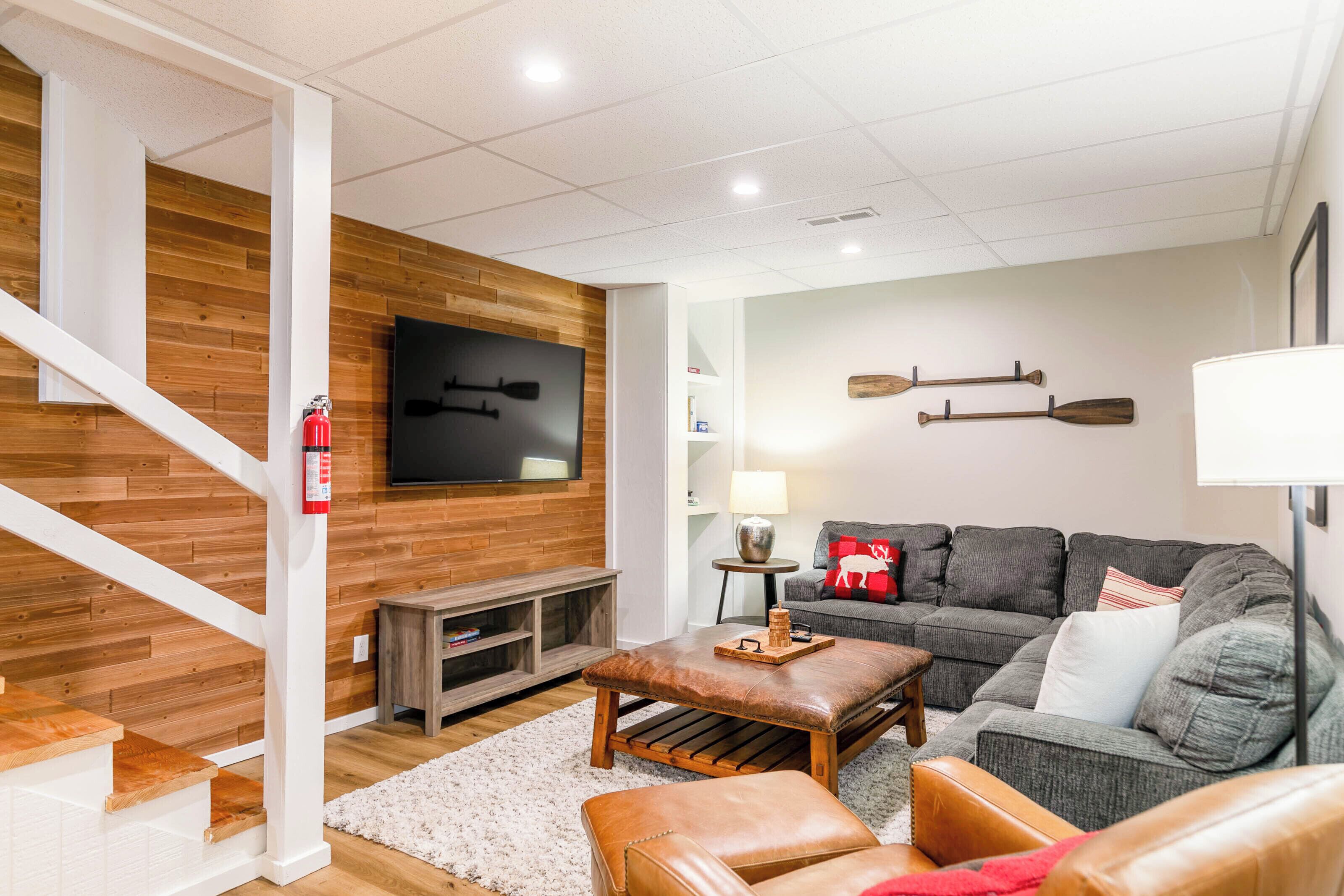 House, Multiple Beds, Hot Tub, Mountain View (S'More To Love) | Living area | 42-inch TV with digital channels, fireplace