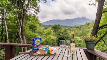 House, Multiple Beds, Hot Tub, Mountain View (S'More To Love) | Outdoor dining