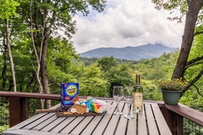 House, Multiple Beds, Hot Tub, Mountain View (S'More To Love) | Outdoor dining