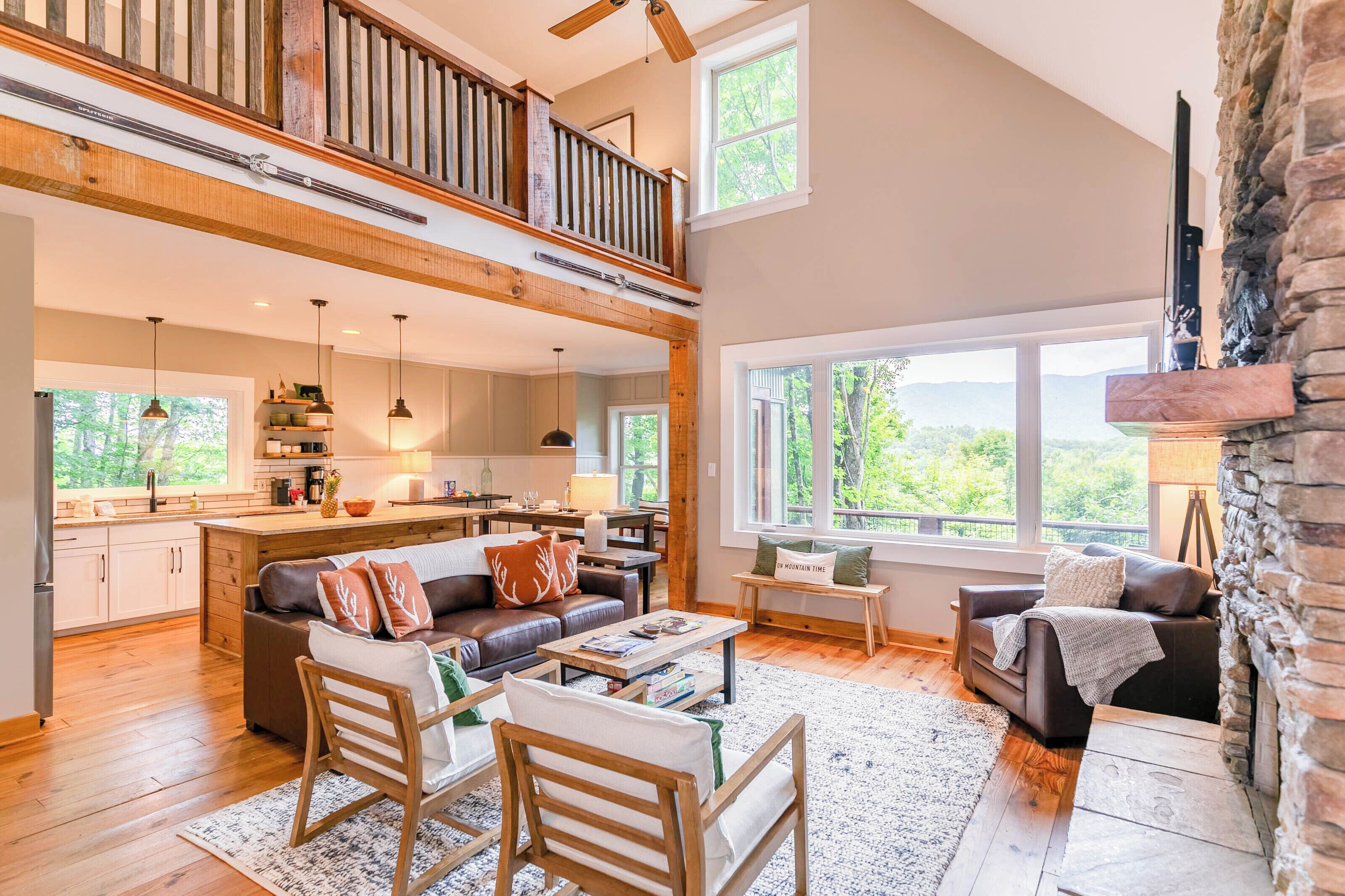 House, Multiple Beds, Hot Tub, Mountain View (S'More To Love) | Living area